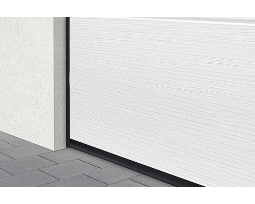 Detailansicht eines Garagentors mit Bodendichtung