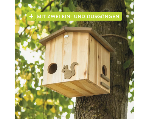 Holz-Vogelhaus mit zwei Ein- und Ausgängen am Baum befestigt