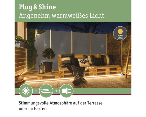 Terrasse mit Palettenmöbeln und warmweißer Beleuchtung für stimmungsvolle Atmosphäre