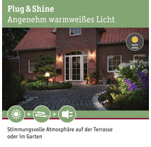 Hausfassade mit Gartenbeleuchtung für eine stimmungsvolle Atmosphäre