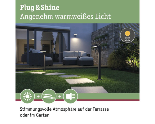 Gartenszene mit Außenbeleuchtung und warmweißem Licht