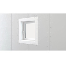 Wand mit Gipskartonplatten und Fensteröffnung für den Innenausbau.