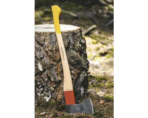 Ochsenkopf Universalaxt am Baumstumpf