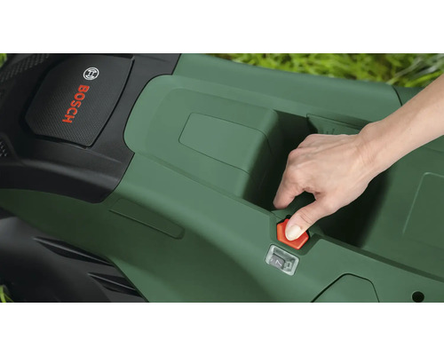 Detailansicht eines Rasenmähroboters mit Bedienelementen und Bosch Logo