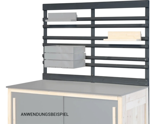 Anwendungsbeispiel eines Gartenschrankes mit Rückwandregal aus Holz