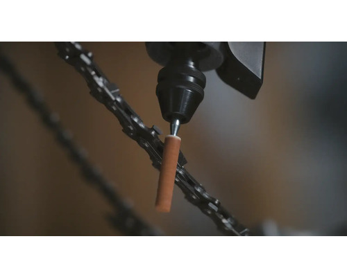 Schärfgerät für Sägekette im Einsatz