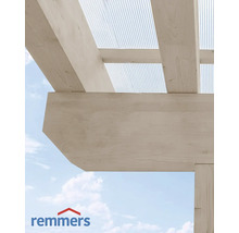 Detailansicht einer Holzterrasse mit transparentem Dach und Remmers Logo