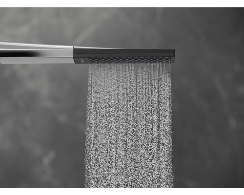 Regendusche mit Wasserstrahl