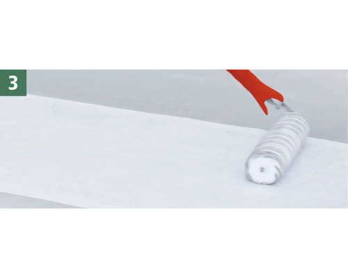 Anstreichen einer Wand mit Farbroller