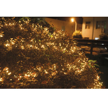 Dekorativer Busch mit warmweißen Lichterketten