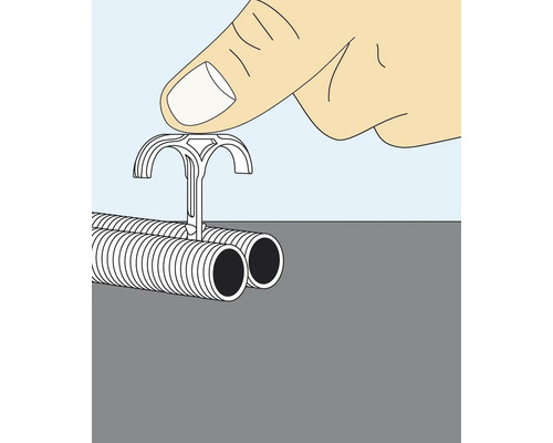 Eine Hand befestigt eine Rohrschelle an einem Wellrohr.