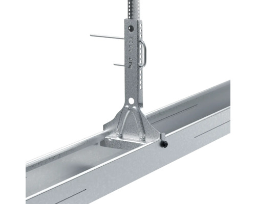 Detailansicht einer Metallschiene mit Halterung zur Befestigung