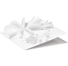 Papierkarte mit dreidimensionalen Blütenmotiven