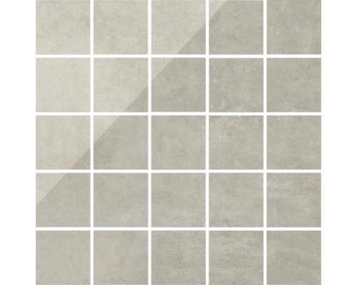 Quadratische, helle Mosaikfliese