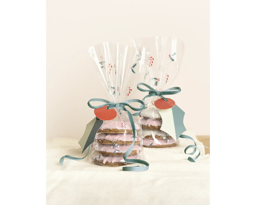 Zwei verpackte Kekse mit Schleife und Anhänger