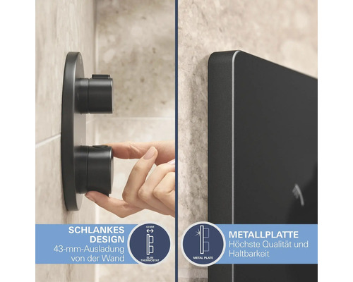 Nahaufnahme einer schlanken schwarzen Thermostatarmatur mit Metallplatte im Badezimmer