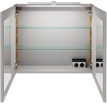 Geöffneter Spiegelschrank mit Glasböden