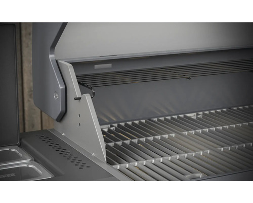 Innenansicht eines Grills mit Grillrost