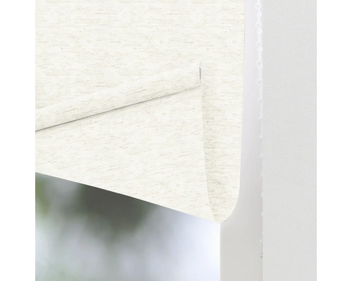 Detailansicht einer Rollmarkise zur Fensterdekoration