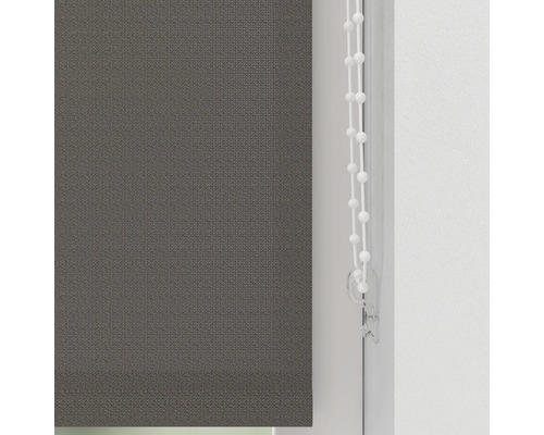 Graues Rollo mit Kettenzug zur Fensterdekoration
