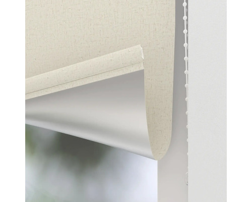 Detailansicht eines Rollos mit Stoffstruktur und Bedienkette