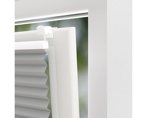 Detailansicht eines Plissees am Fenster