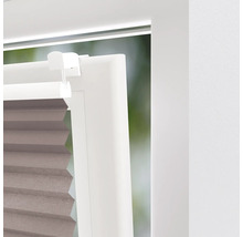 Detailansicht eines Plissees am Fenster