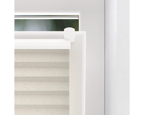 Detailansicht eines Plissees am Fenster