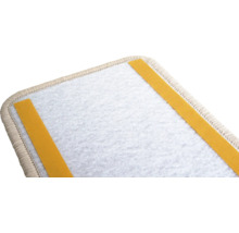 Teppichstufenmatte mit Klebestreifen zur Befestigung