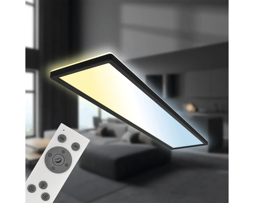 Rechteckige Deckenleuchte mit Fernbedienung in einem Wohnraum.