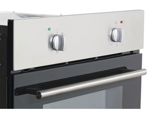 Nahaufnahme eines Einbaubackofens mit Drehknöpfen und Griff