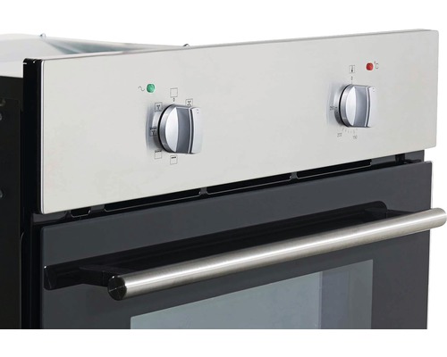 Nahaufnahme eines Backofens mit Drehknöpfen und Griff