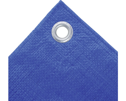 Detail einer blauen Plane mit Öse