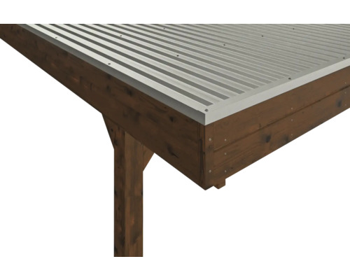 Detailansicht eines Holzpavillons mit Metalldach