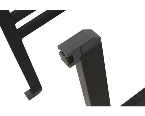 Detailansicht eines schwarzen Metallgestells mit Eckverbinder.