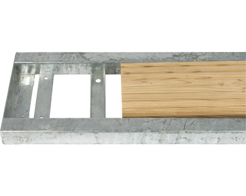 Metallrahmen mit einem Holzbrett