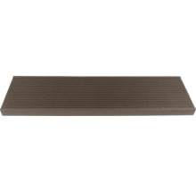 Geriffelte Terrassendiele aus Holz