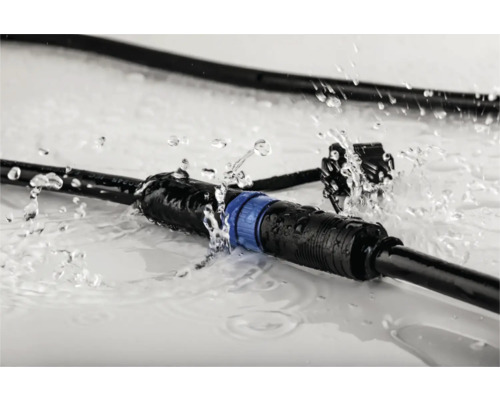 Schwarzes Kabel mit wasserdichtem Stecker