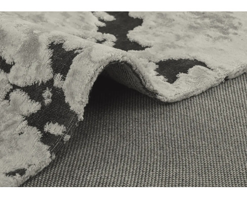 Nahaufnahme eines gemusterten Teppichs