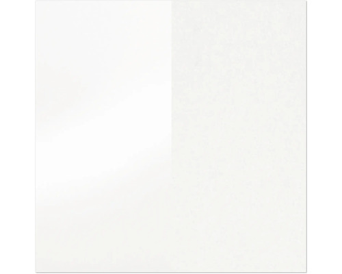 Helle Wandfliese mit Muster