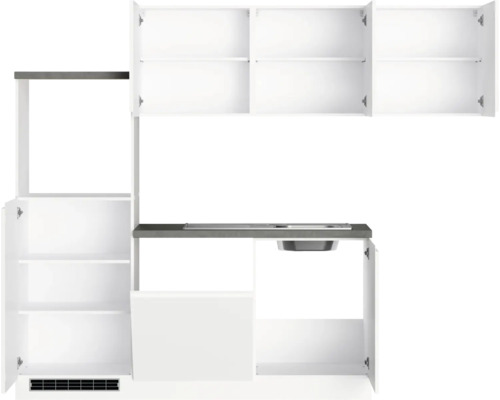 Küchenzeile mit Spüle und offenen Schränken