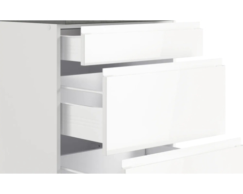 Weißer Badezimmerschrank mit offenen Schubladen zur Aufbewahrung von Badartikeln.