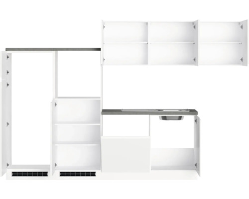 Küchenzeile mit Spüle, Schränken und Regalen