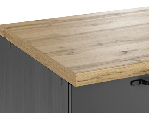 Detailansicht eines Möbelstücks mit Holzplatte und grauer Front