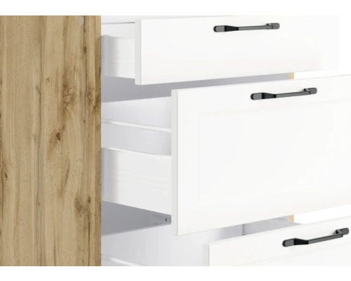 Detailansicht eines Möbelschranks mit weißen Schubladen und Holzstruktur