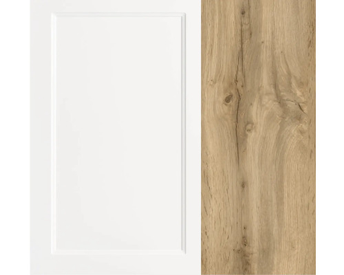 Küchenfront mit Holzdekor und weißer Tür