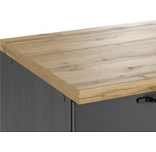 Detailaufnahme eines Unterschranks mit Holzplatte