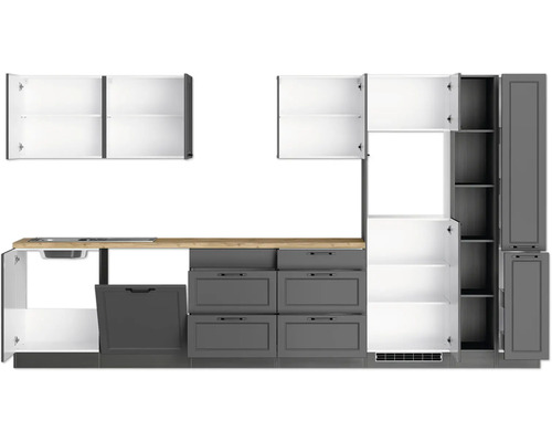 Küchenzeile mit Spüle, Schubladen und offenen Schränken