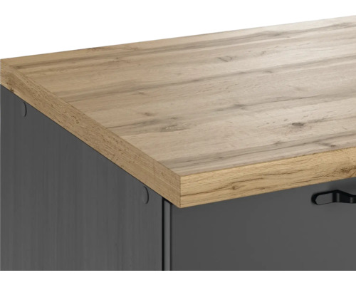 Detailansicht eines Möbels mit Holzplatte