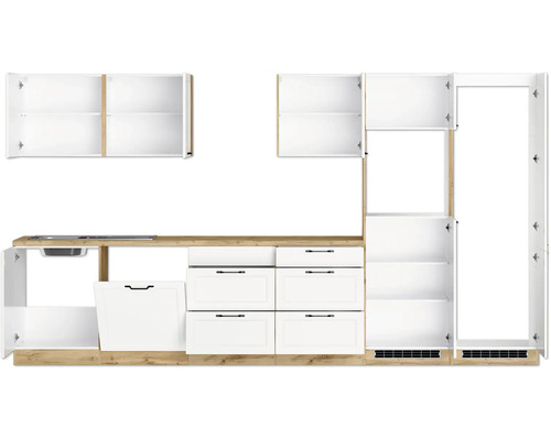 Küchenzeile mit Spüle, Schränken und Schubladen